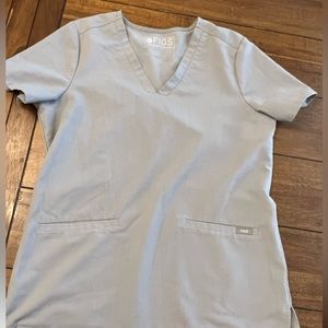 Small women’s figs scrub top 3 pocket cement
